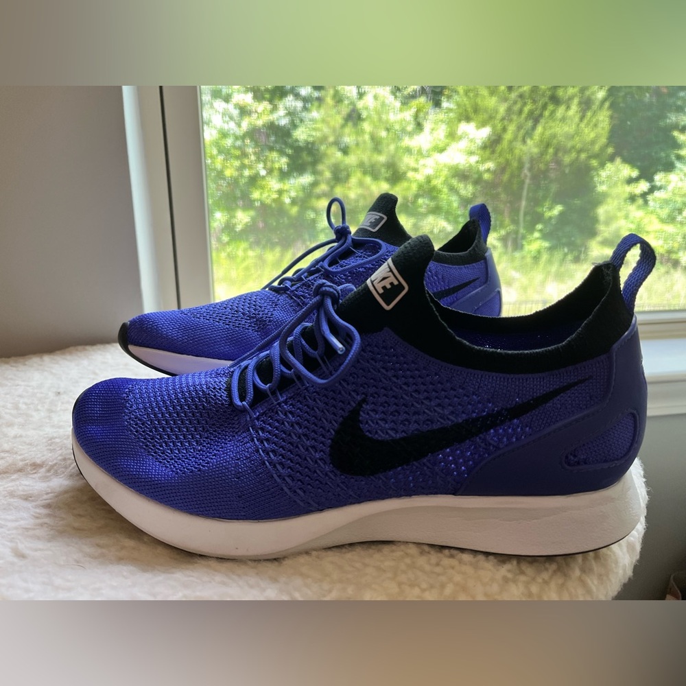 Nike Flyknit NWOT (size 10.5)